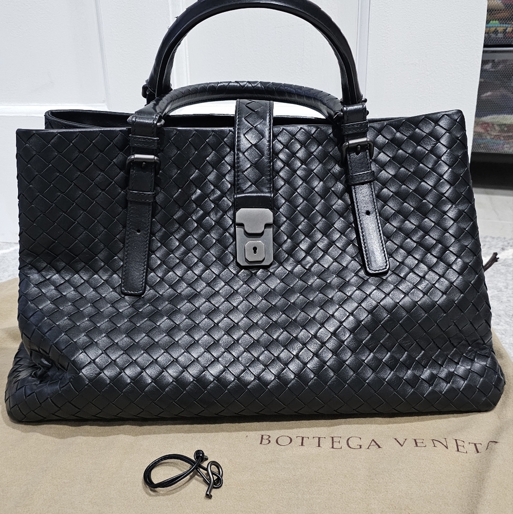 Bottega Veneta Intrecciato Black Roma Tote Medium